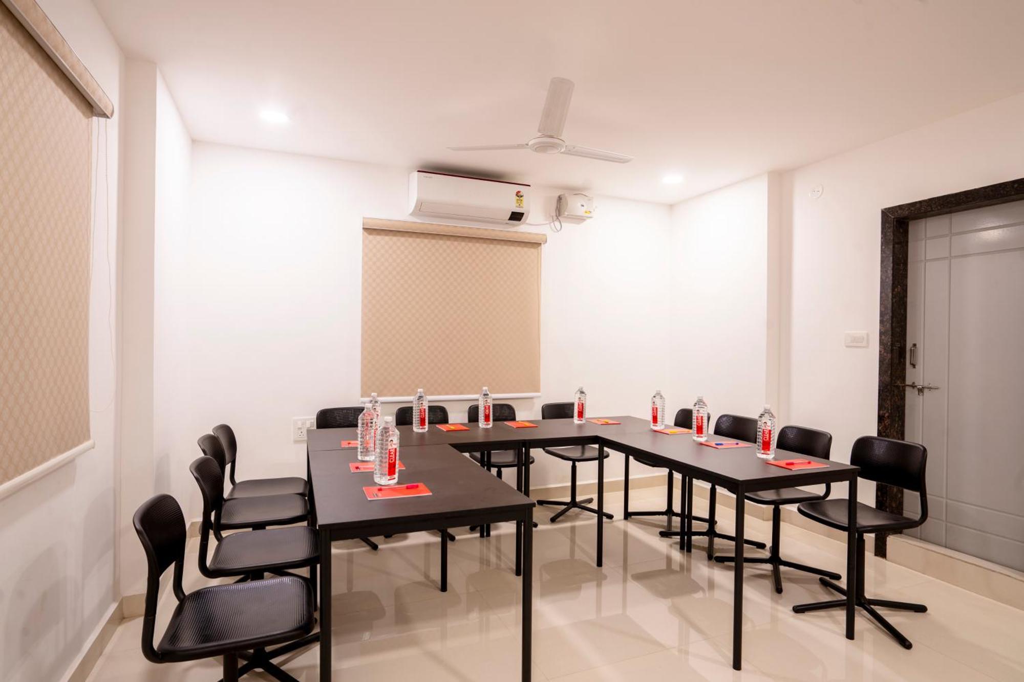 Treebo De Alphabet Gachibowli Hotel Hyderabad Luaran gambar